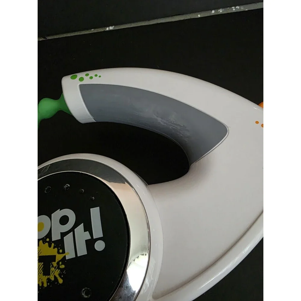 Bop It XT Handheld Electronic Talking Reflex Game Hasbro 2010 White Tested Works
